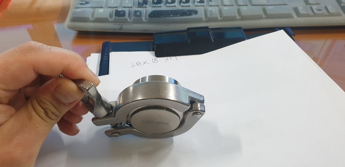 It is a pipe clamp - blind ferrule type. Supplying to Japan now.