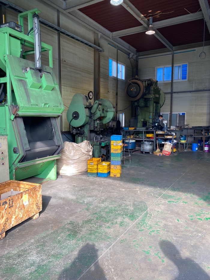 It is a forging press line to make forged body for Tube fitting.